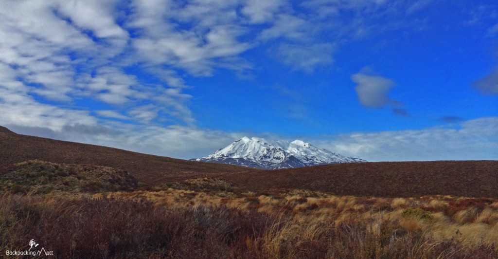 Hiking Amongst Volcanoes on the Tongariro Alpine Crossing ...